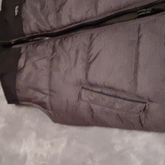 OSHKOSH Gray and Black Boys Vest. - Picture 9 of 9